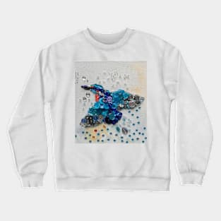 Button kingfisher in flight Crewneck Sweatshirt